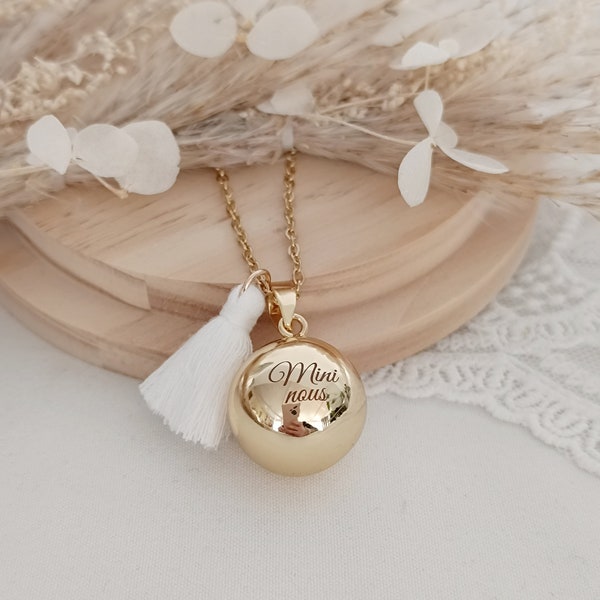 Bola de grossesse doré ou argenté avec boule gravée. Collier femme enceinte