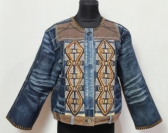 Chaqueta vaquera reciclada, abrigo de arte para vestir con batik de Papúa dibujado a mano, cárdigan de patchwork bohemio