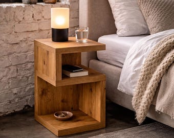 S-Beistelltisch aus Eichenholz – minimalistisch, massiv & handgefertigt, Nachttisch Schlafzimmer Massivholz, gespiegelt, rustikal charme