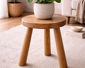 Runder Hocker aus Eichenholz – kleiner Deko-Schemel mit Charakter, Tritt mit Charme, Holztritt aus Eiche Massivholz