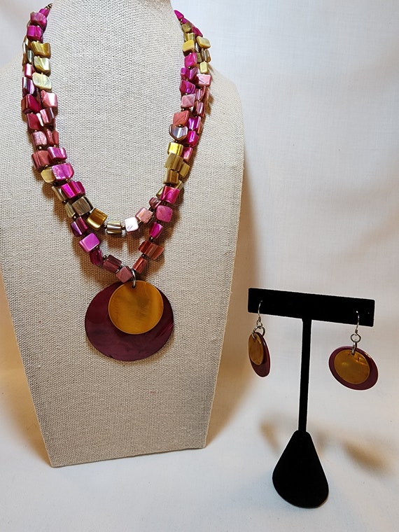 Dyed Shell Necklae - image 1
