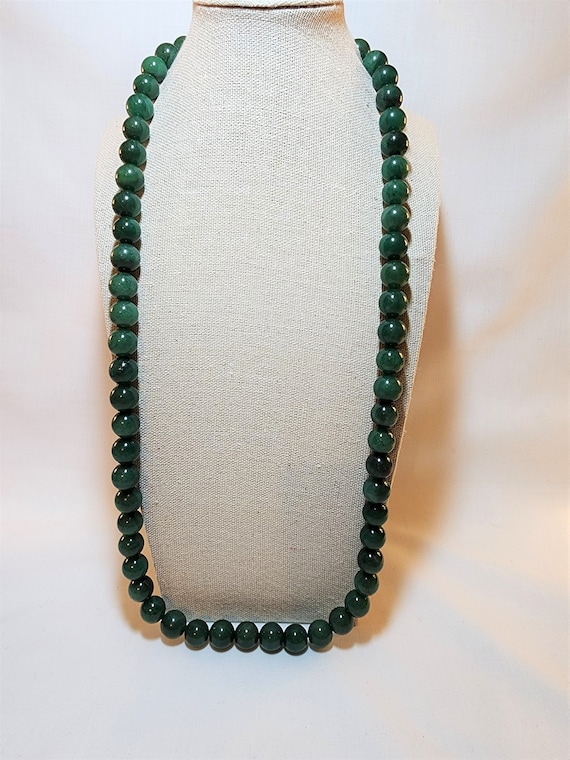 Jade bead necklace - Gem