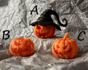 ブライス人形用のハロウィーン アクセサリー。1/6 および 1/12 スケールのドールハウス用カボチャ、帽子、ミニチュア ランタン付き。