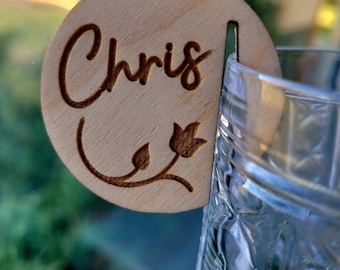 Gepersonaliseerde berkenhouten wijnbedel: aangepaste naam kaarthouder bruiloft