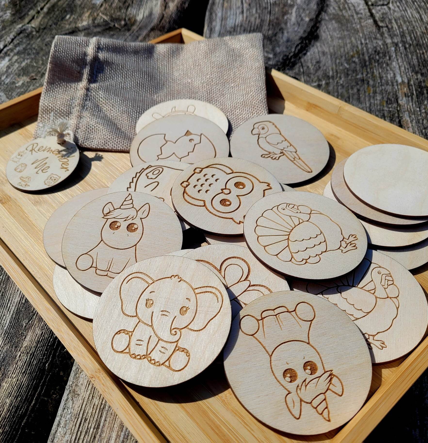 Memory game with animals 10 and 10 engraved wooden playing cards