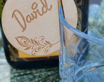 Personalisierter Holz Wein Anhänger: Personalisierter Hochzeits Glas Anhänger