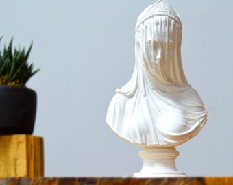 ヴェールをまとった女性の像、ヴェールをまとった聖母、大型彫刻