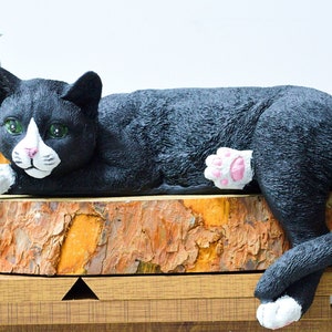 Handmade Realistic Cat Statue: Acrylic Paint, Polyester & Resin