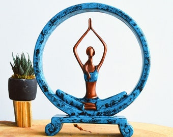 Estatua de yoga de mujer grande - Estatua de mujer meditando en pose de saludo hacia arriba