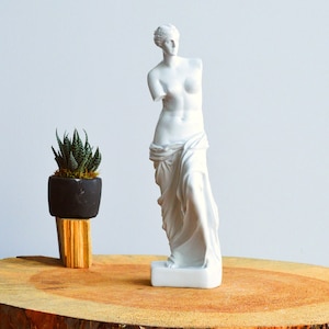 Aphrodite Statue, Ancient Greek Sculpture Goddess Venus de Milo