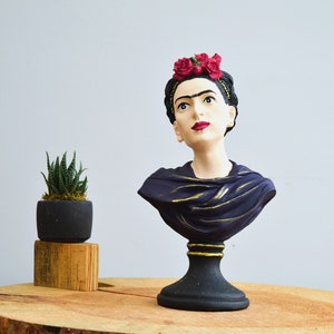 Frida Statue ,Frida Sculpture,Big Statue, Home Decor, Frida Figurine, Frida Feminist Icon, Woman Bust, Feminist Icon, White Bust, Frida Bust