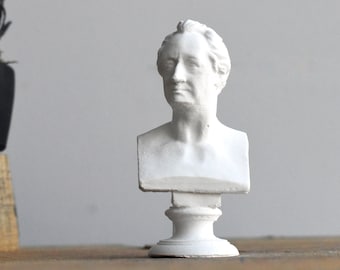 Handgefertigte Johann Wolfgang Von Goethe Marmor Staub Statue: Minimalistisches Kunstdekor