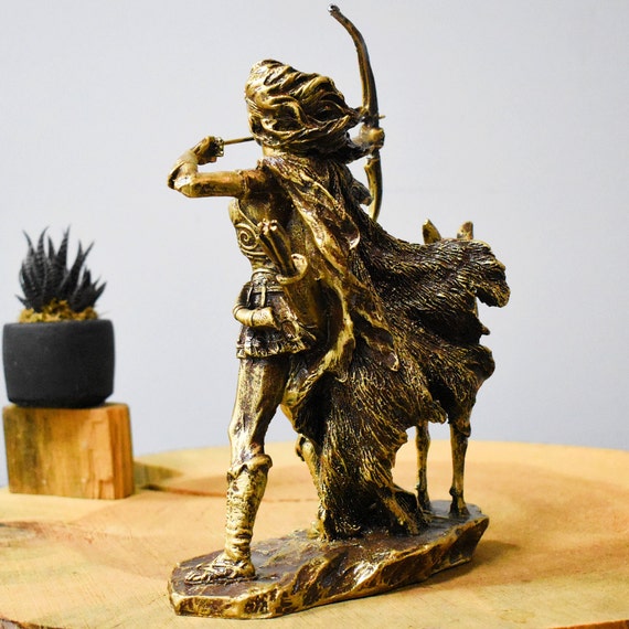 手作りのアルテミス彫刻：古代ギリシャの女神像、室内装飾 - Etsy 日本