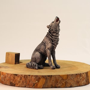 Realistic Howling Gray Wolf Statue - Animal Statue - Shelf Decor