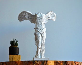 Nike di Samotracia, grande scultura mitologica greca, statua della