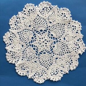 Crochet Lace Doily, White, Cotton, 9 in diameter
