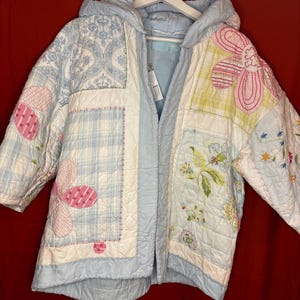 Quilt Coat Fleur | Upcycled Patchwork Hoodie, Floral Embroidery, Artisan Textile Art (S/M)