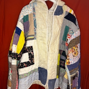 Vintage Quilt Coat "Vera" | Upcycled Patchwork Jacket, Hooded Textile Art (M-XL)