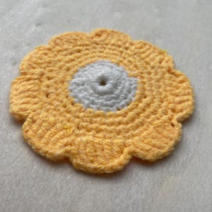 Handmade crocheted flower coaster /  Set of 4 coasters /  Daisy flower shape  /  Yellow Daisy - yellow color with white center  /