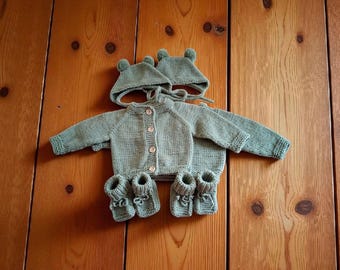 Set per neonato in lana merino lavorato a mano: giacca, cappello e scarpine - Regalo per neonato