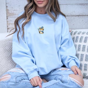 Bluza Vintage Wizard Corgi At Home Cozy | Fantastyczny prezent dla miłośniczki psów z okrągłym dekoltem