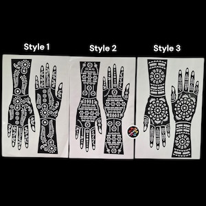 Könnte beinhalten: Drei schwarz-weiße Henna-Tattoo-Schablonen für Hände. Die Schablonen sind mit "Style 1", "Style 2" und "Style 3" beschriftet.
