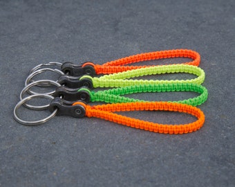 Chaveiro artesanal (laranja neon, verde, amarelo, salmão) com elo de corrente de bicicleta genuíno, pingente de macramê, elo de corrente, bicicleta elétrica.