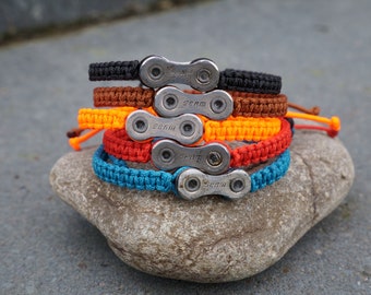 Macrame bracelet with chain link from a bicycle chain upcycling bicycle customizable in color and size upon request