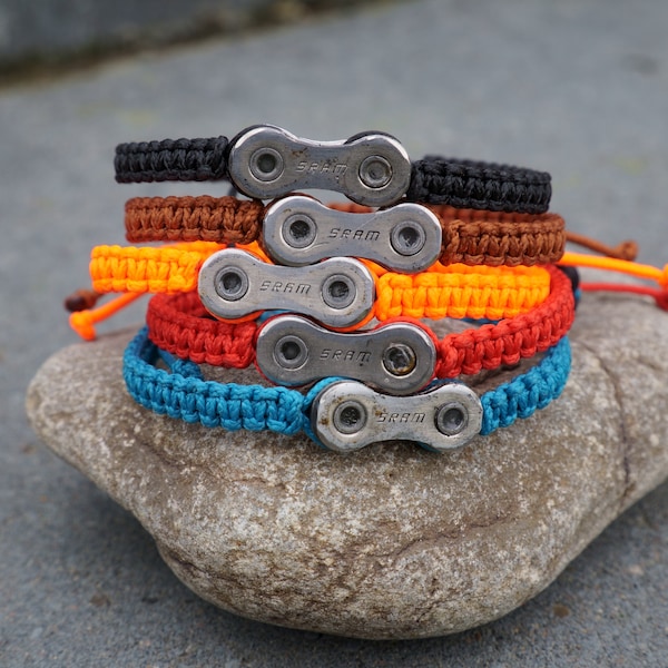 Bracelet macramé avec maillon de chaîne fabriqué à partir d'une chaîne de vélo - vélo upcyclé