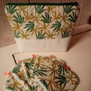 トイレタリーバッグ + メイク落としワイプ
