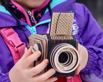 Personlig träleksakskamera av Hasselblad: Montessoripresent