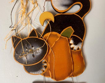 Vintage rustiek houten welkomstbord met zwarte kat voor Halloween