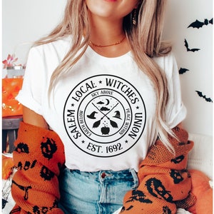 Witchy Unisex Jersey Korte Mouw T-shirt - Salem Heksen Company Shirt - Heksen Unie Shirt - Salem T-Shirt - Halloween Tee