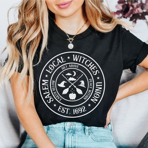 Witchy Unisex Jersey Korte Mouw T-shirt - Salem Heksen Company Shirt - Heksen Unie Shirt - Salem T-Shirt - Halloween Tee