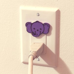 Schattige Animal Elephant Power Outlet Safety Cover voor Canada / VS / Japan / Mexico Paars