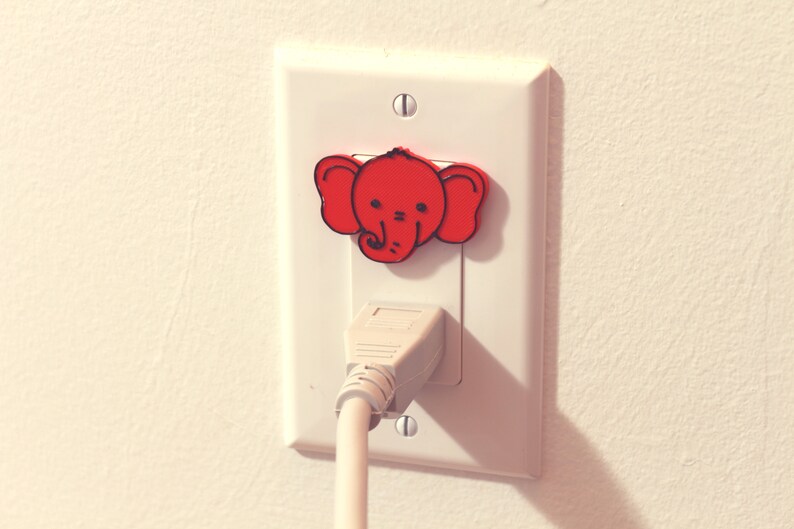 Schattige Animal Elephant Power Outlet Safety Cover voor Canada / VS / Japan / Mexico Rood