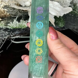 Grüner Fluorit Kristall 7 Chakra Turm