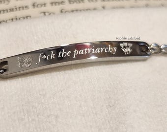F*ck the Patriarchy | TS Gravur Armband Design, perfektes Geschenk für Freunde & Familie, Schmuck zum Thema Musik Künstler, beidseitig eingravierte Songtexte
