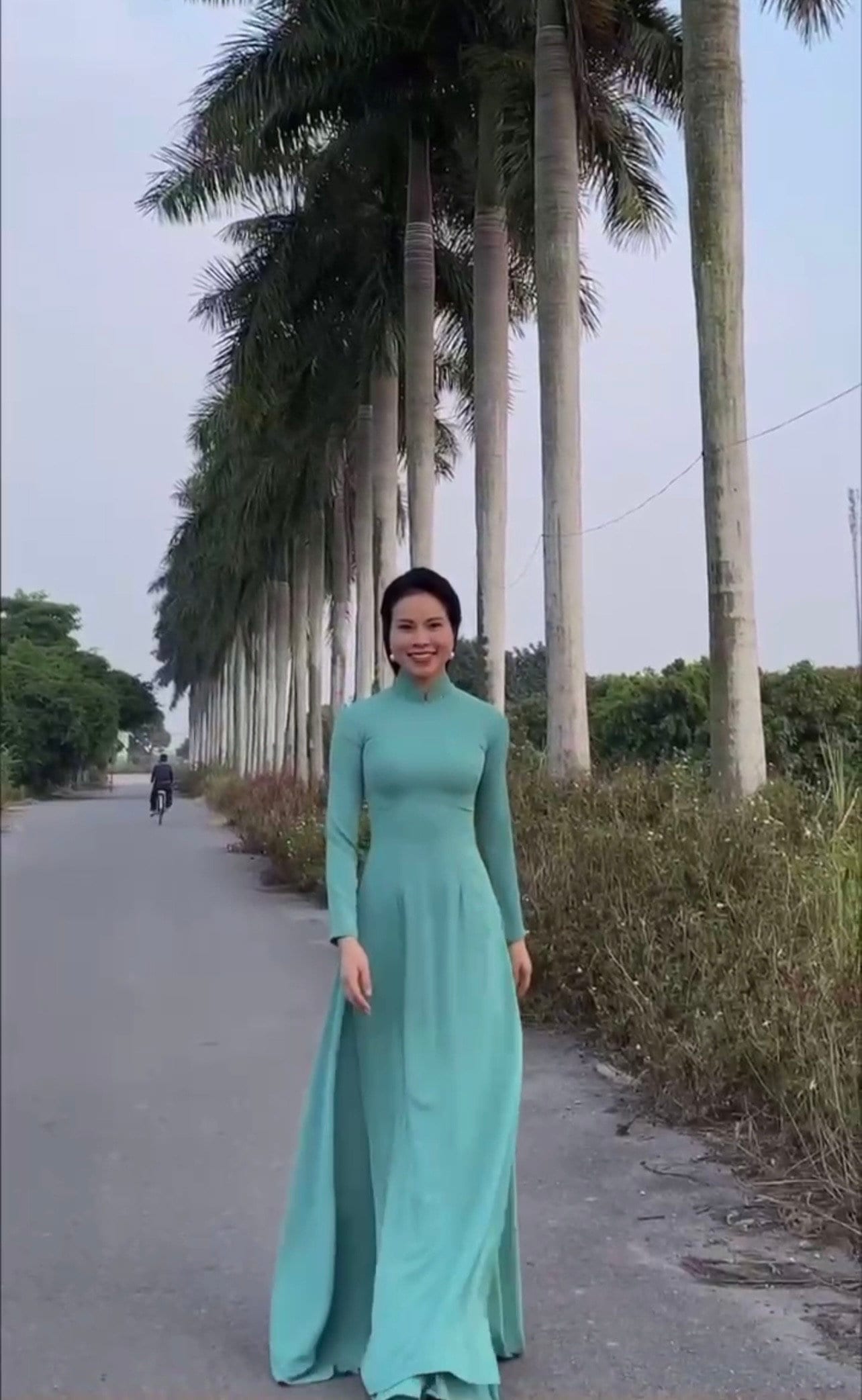 Gray Blue soft silk Ao Dai Vietnam traditional dress with double layers pants Gray Blue soft silk Ao Dai Vietnam traditional dress with double layers pants