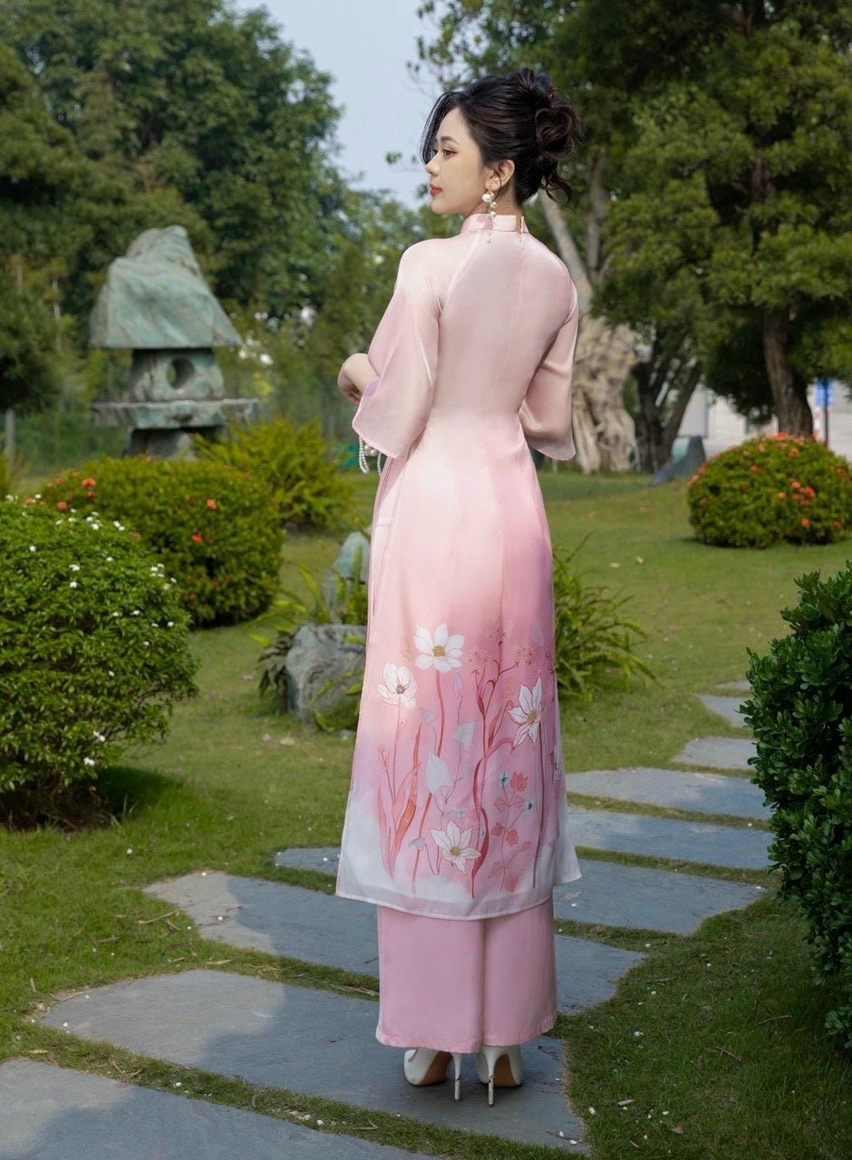 最終　新品　SOLOV BLOOMING AOZAI LONG DRESS Designed 3D Floral Vietnamese Dress Ao Dai Nude Pink -included