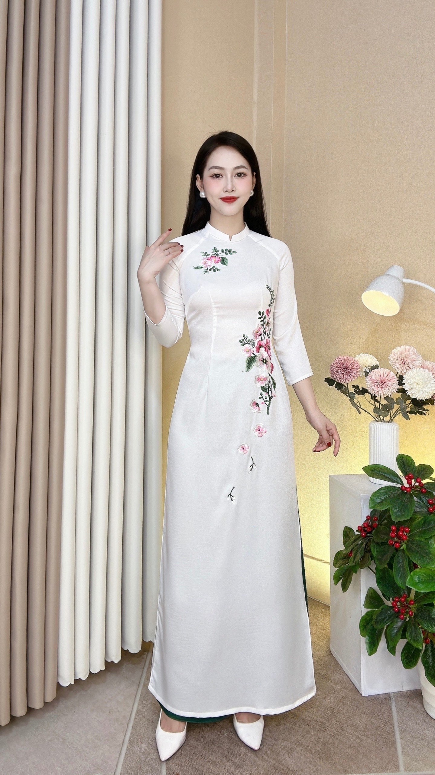 【ao 】AMERI EMBROIDERY DRESS Custom Ao Dai (traditional Vietnamese dress). Floral motif