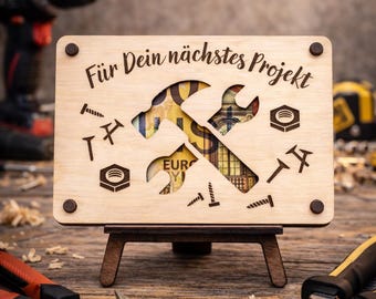 A cash gift for tradespeople – personalized wooden card “For your next project” with tools – an original gift idea for DIY enthusiasts.