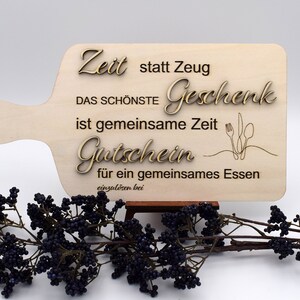 Deine personalisierte Gutscheinkarte für eine Einladung zum Essen, gravierter Gutschein aus Holz mit 3D-Effekt