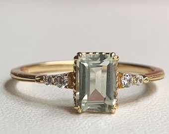 Anillo de amatista verde natural, anillo de piedra preciosa verde, anillo de amatista con corte esmeralda, anillo solitario con piedra natal de febrero, anillo delicado con circonita cúbica, anillo de regalo
