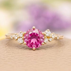 Anillo de zafiro rosa, anillo de compromiso vintage redondo de zafiro rosa, anillo ovalado de gema rosa, anillo con racimo de diamantes, anillo de promesa de estilo vintage