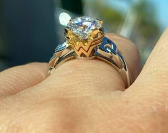 Pierścień z okrągłym szlifem Moissanite, pierścień Solitaire, prezent dla fanów komiksów, biżuteria superbohaterska, pierścień Geeky Cosplay Pierścień Zeusa God Killer Pierścień minimalistyczny
