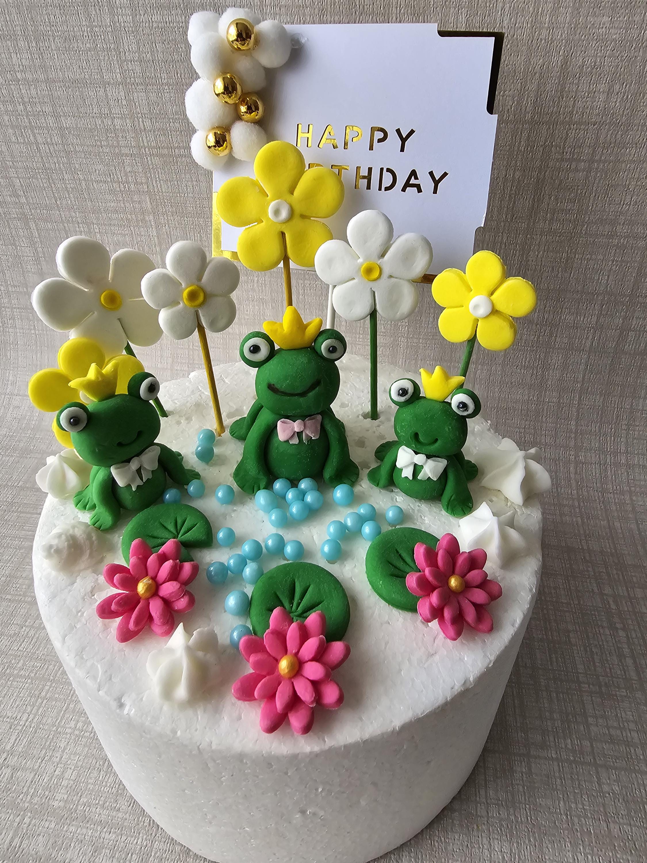 Fondant Frog Cake Topper UK