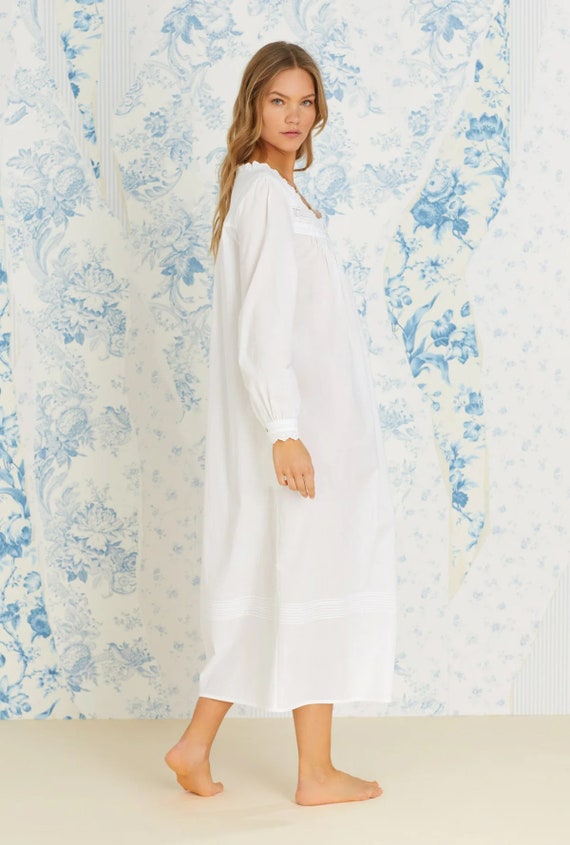 Shop Hanro Moments Short-Sleeve Night Gown | Saks Fifth Avenue