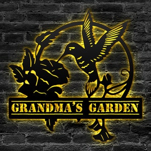 KuttyArts Personalized Garden Stake Metal Sign,  Hummingbird Sign, Personalized Garden Sign, Garden Name Metal Sign