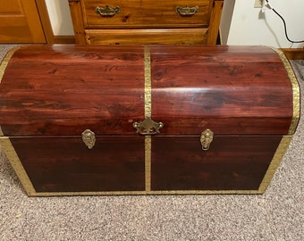 Vintage Art Deco Sweetheart Cedar Chest by Ross Hope Chest
